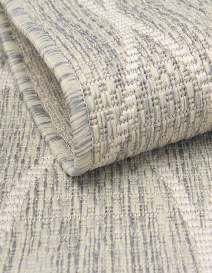 Detail image of 4' x 6' Easy-Clean Trellis Indoor / Outdoor Rug