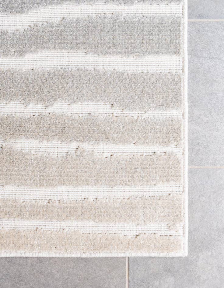 Detail image of 4' x 6'  Washable Sabrina Soto Ola Indoor / Outdoor Rug