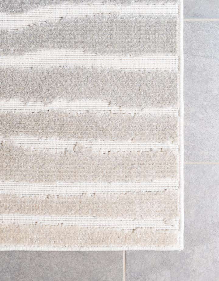8' x 10' Easy-Clean Sabrina Soto Ola Indoor / Outdoor Rug