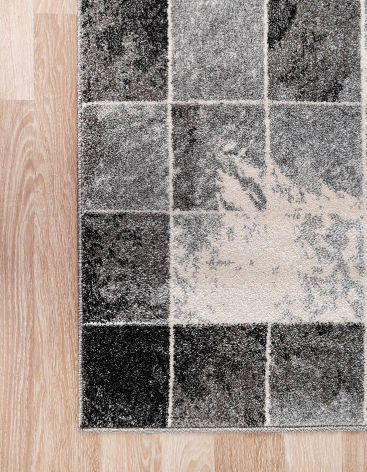 Detail image of 3' 3 x 5' 3 Savannah Rug