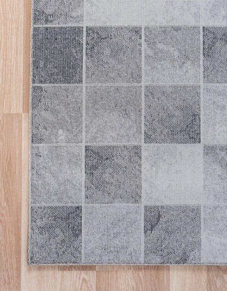 Detail image of 3' 3 x 5' 3 Savannah Rug