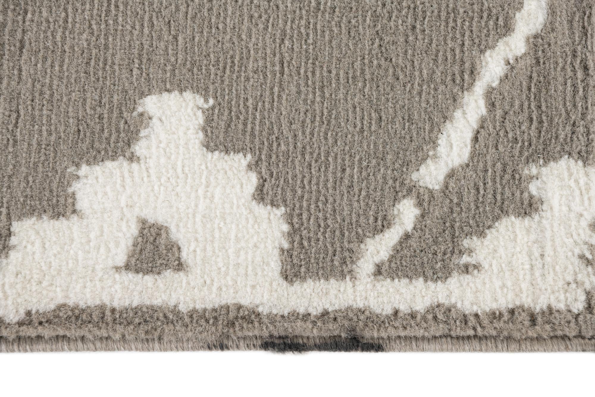 5' 3 x 7' 8 Trellis Rug