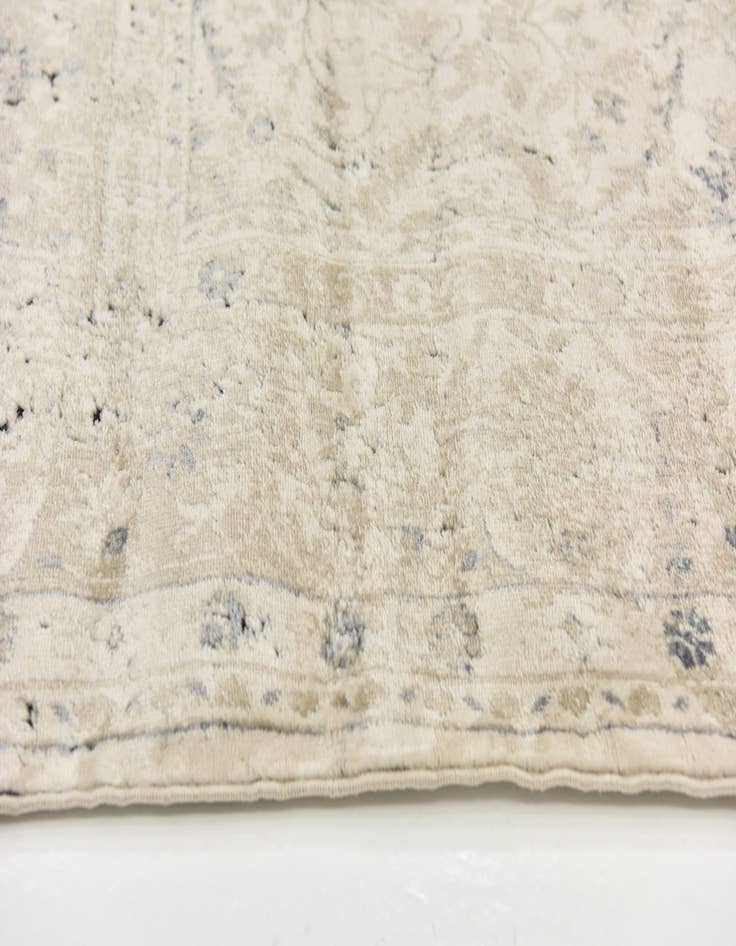 Detail image of 5' x 7' 7 Villa Rug