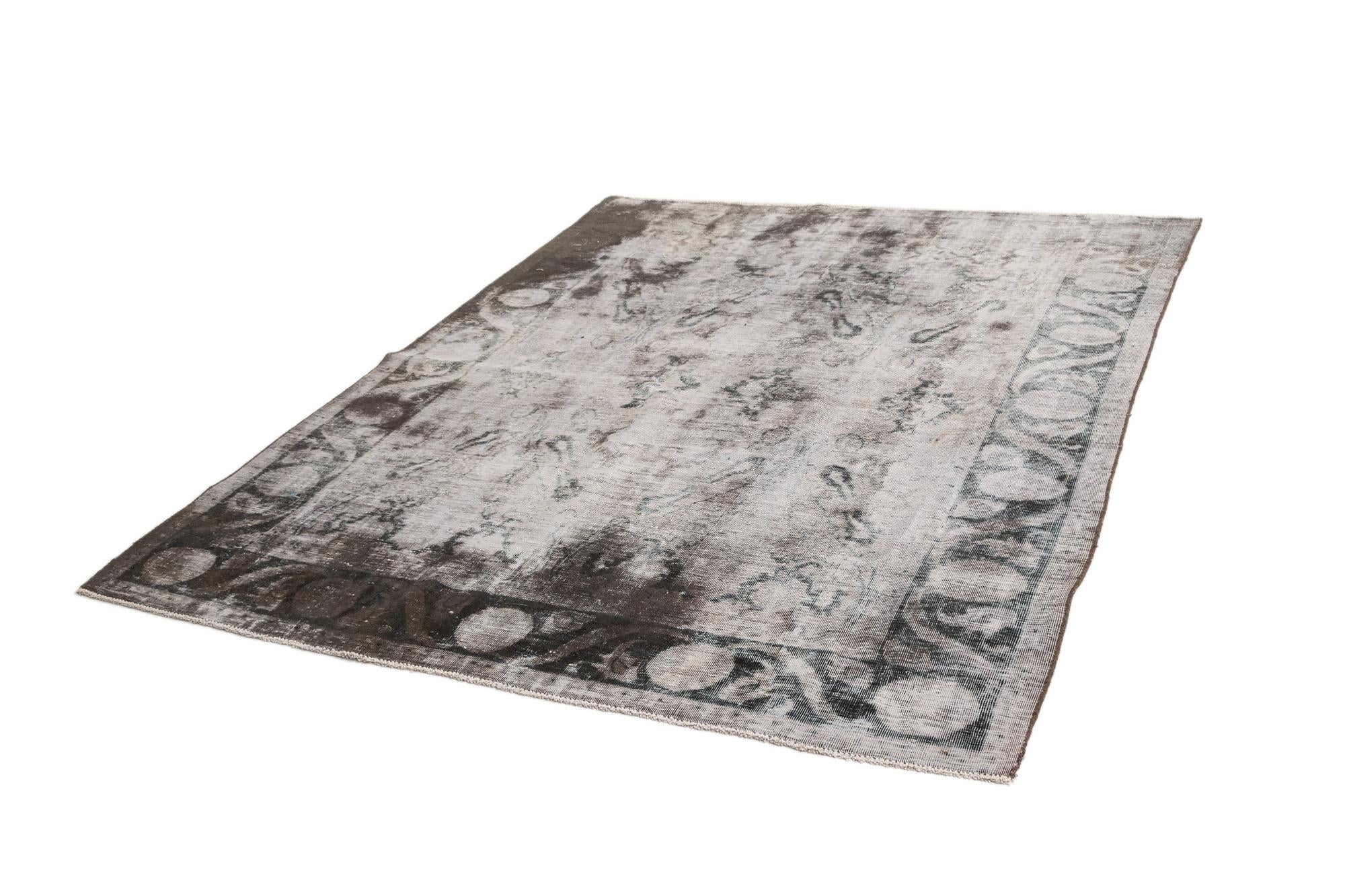 6' 2 x 7' 7 Vintage Royal Rug