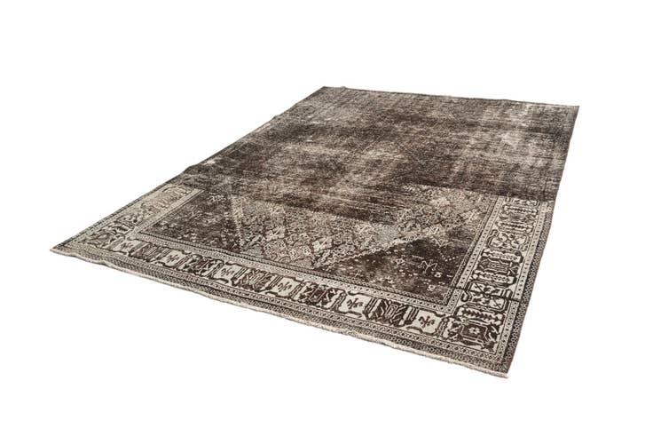 Detail image of 8' x 11' 7 Vintage Royal Rug