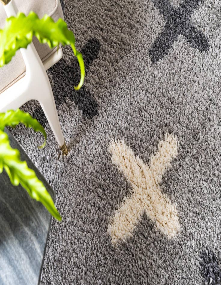 Detail image of 5' x 5' Lagom Shag Round Rug