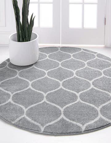 7' 10 x 7' 10 Lattice Frieze Round Rug