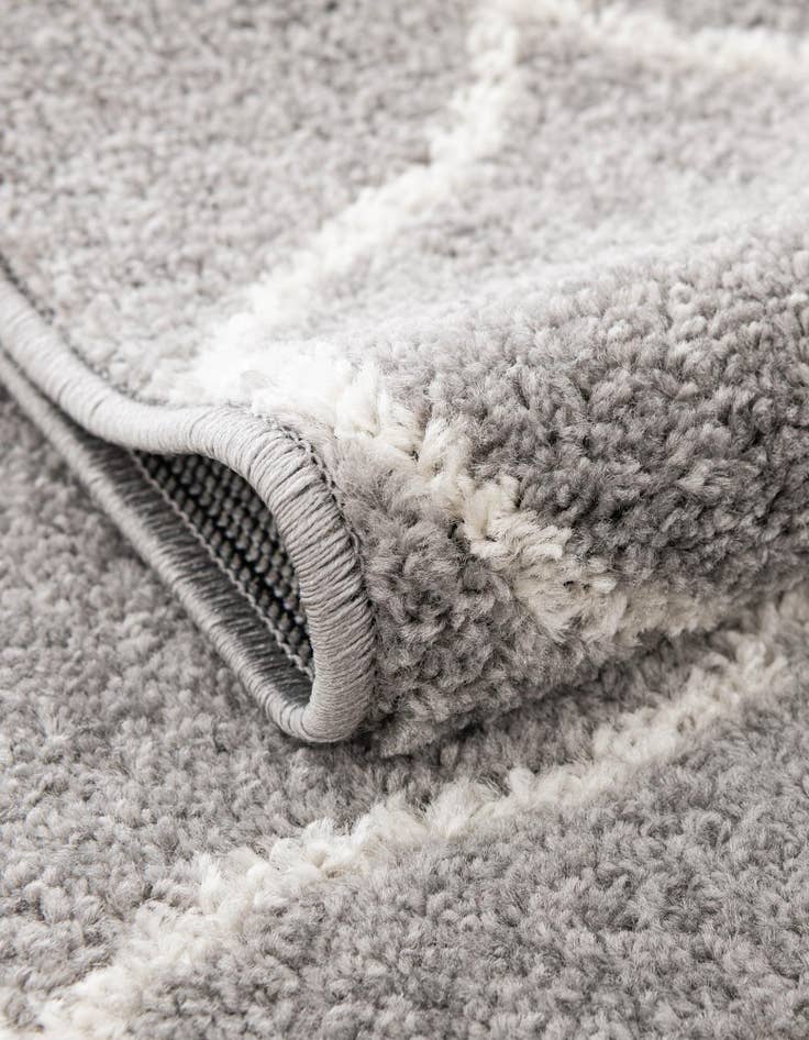 Detail image of 5' 3 x 5' 3 Lattice Frieze Round Rug