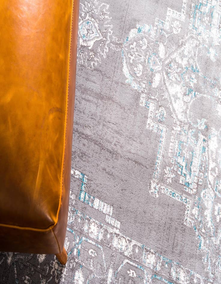 Detail image of 4' x 4' Modern Classical Round Rug