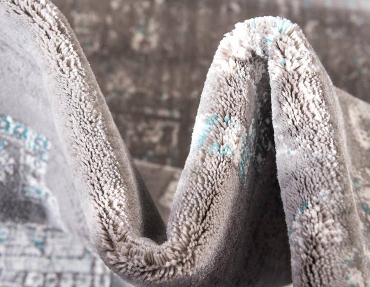 Detail image of 4' x 4' New Vintage Round Rug