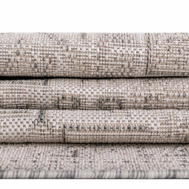 Detail image of 7' 10 x 7' 10 Easy-Clean Aztec Indoor / Outdoor Round Rug
