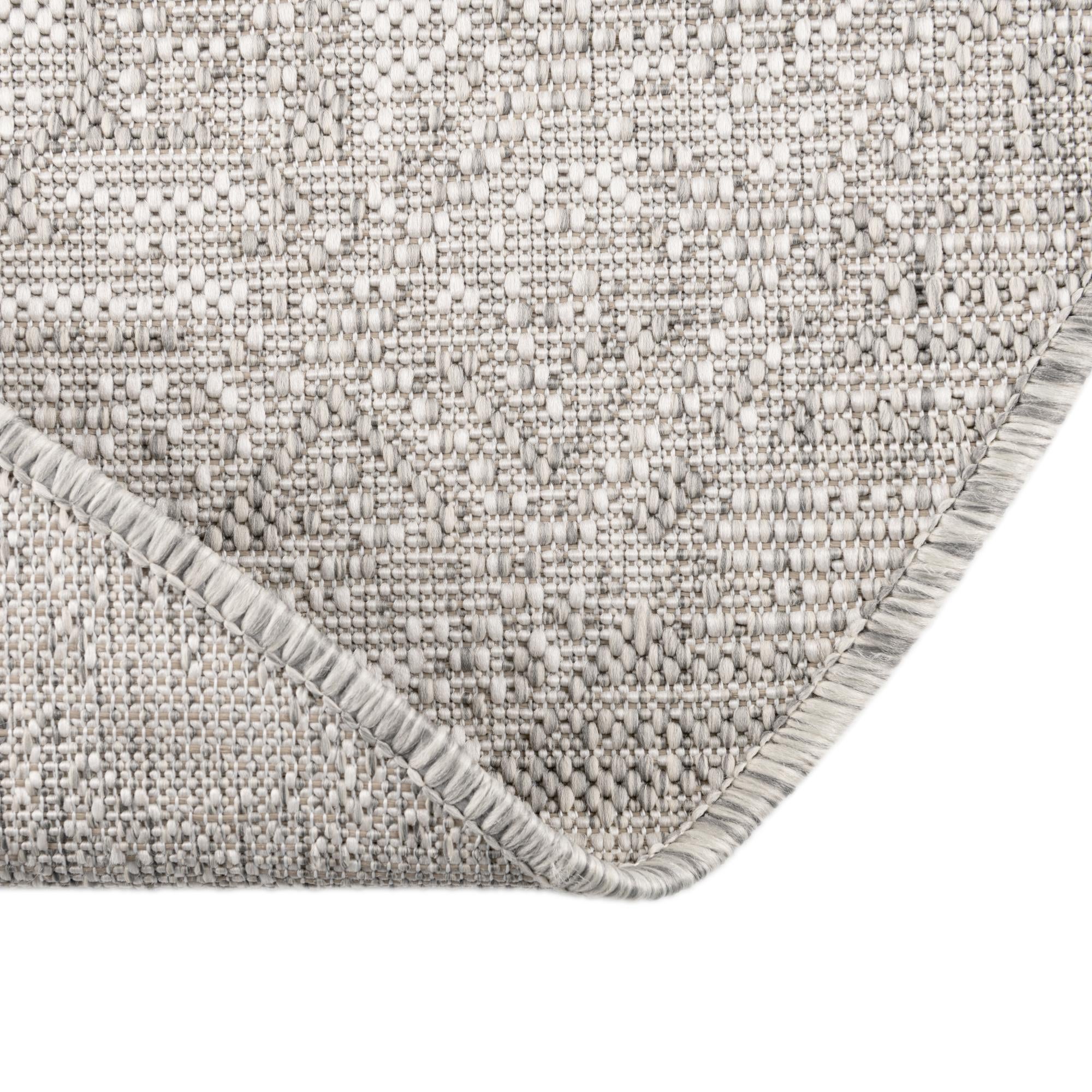 7' 10 x 7' 10 Easy-Clean Aztec Indoor / Outdoor Round Rug