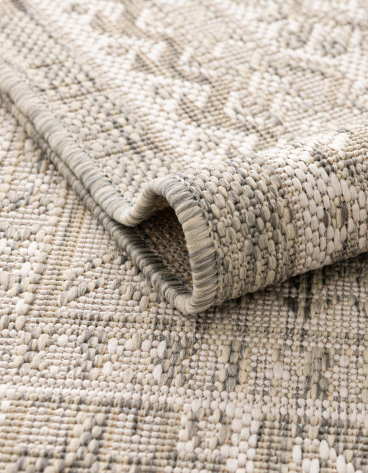 Detail image of 13' x 13' Easy-Clean Aztec Indoor / Outdoor Round Rug