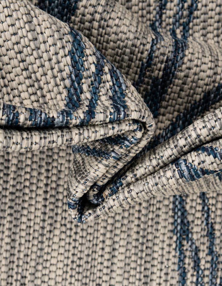 Detail image of 4' x 4'  Washable Botanical Indoor / Outdoor Round Rug