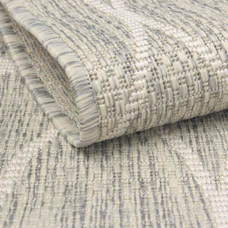 Detail image of 4' x 4' Easy-Clean Lattice Indoor / Outdoor Round Rug