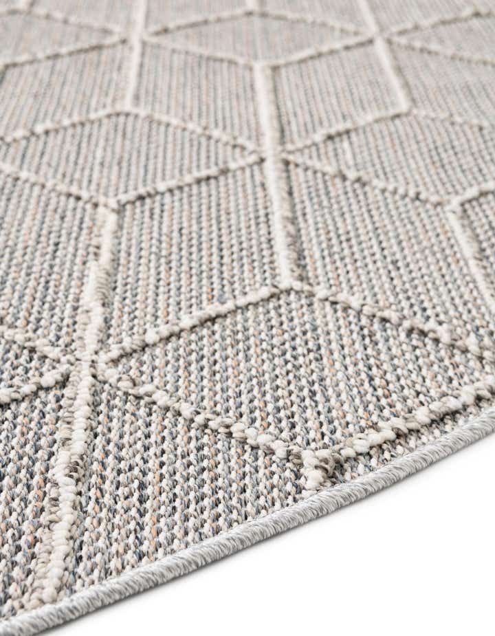 7' 10 x 7' 10 Easy-Clean Lattice Indoor / Outdoor Round Rug