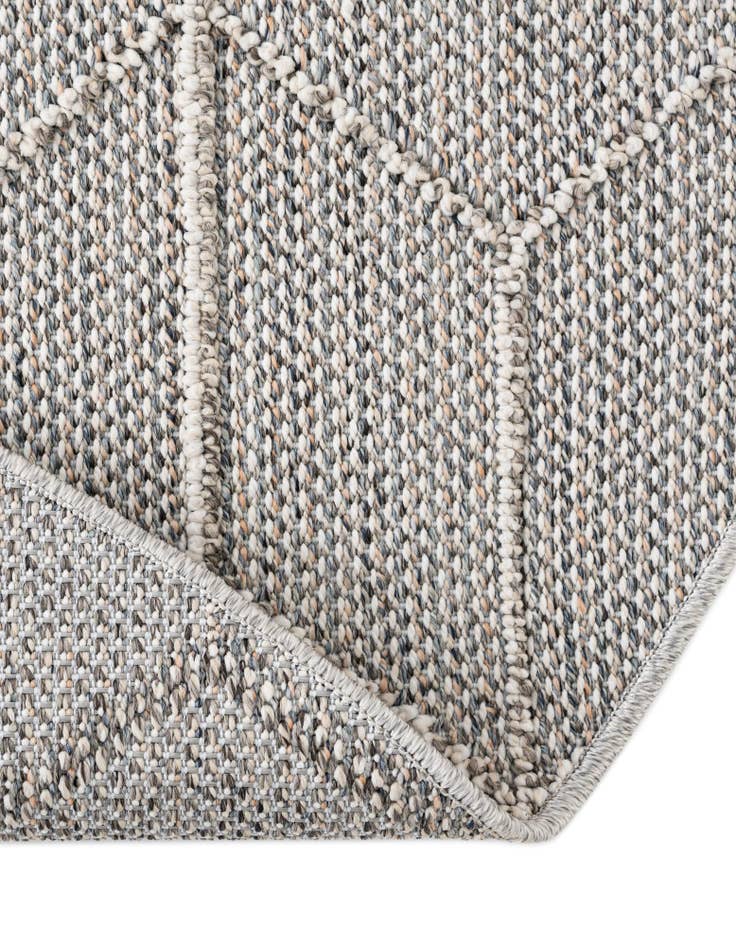 Detail image of 3' 1 x 3' 1 Washable Lattice Indoor / Outdoor Round Rug