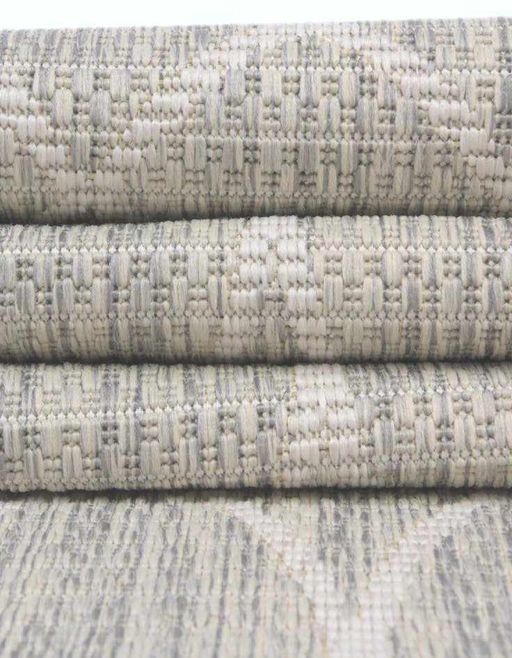 Detail image of 10' x 10' Easy-Clean Trellis Indoor / Outdoor Round Rug