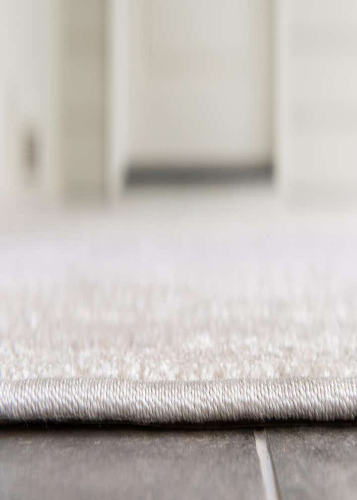 8' x 8' Easy-Clean Sabrina Soto Ola Indoor / Outdoor Round Rug