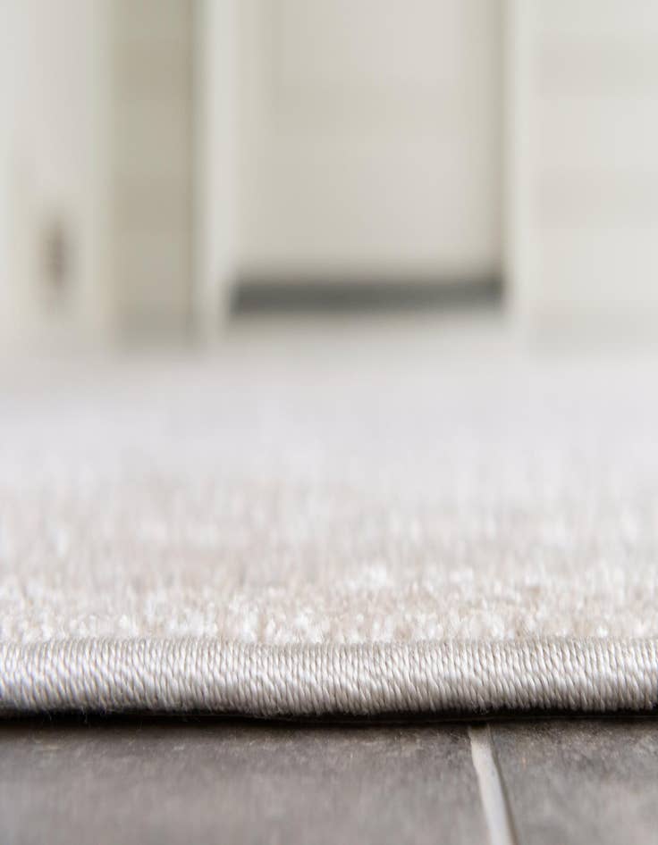 Detail image of 8' x 8' Easy-Clean Sabrina Soto Ola Indoor / Outdoor Round Rug