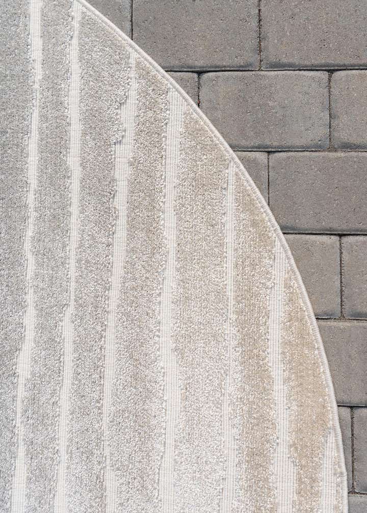 8' x 8' Easy-Clean Sabrina Soto Ola Indoor / Outdoor Round Rug