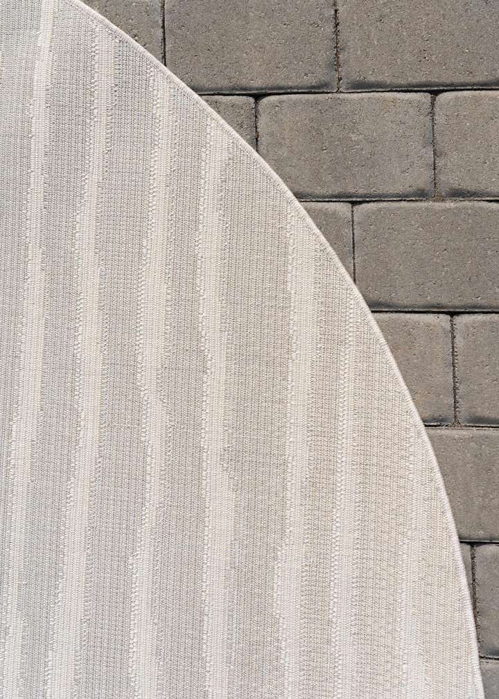 8' x 8' Easy-Clean Sabrina Soto Ola Indoor / Outdoor Round Rug