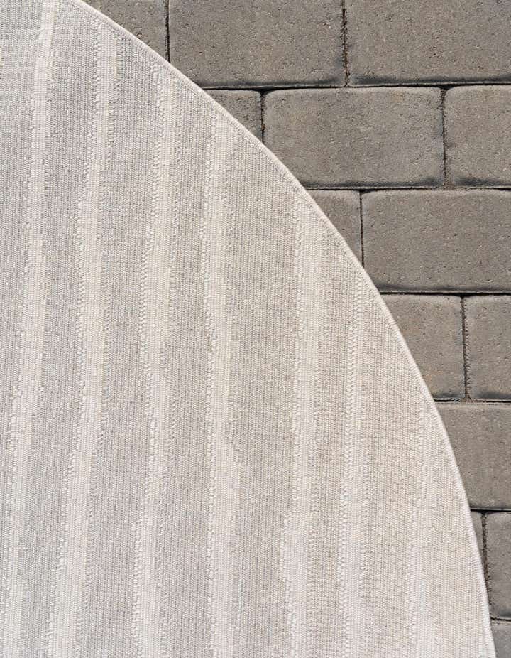 8' x 8' Easy-Clean Sabrina Soto Ola Indoor / Outdoor Round Rug