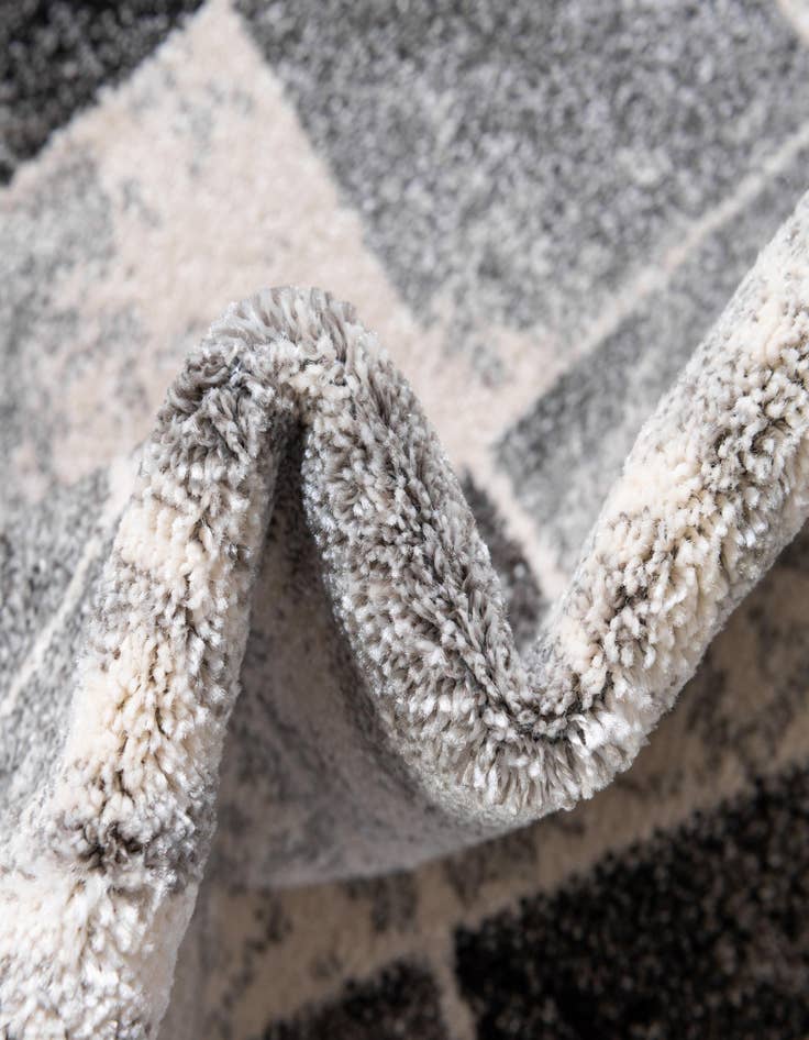 Detail image of 6' x 6' Savannah Round Rug