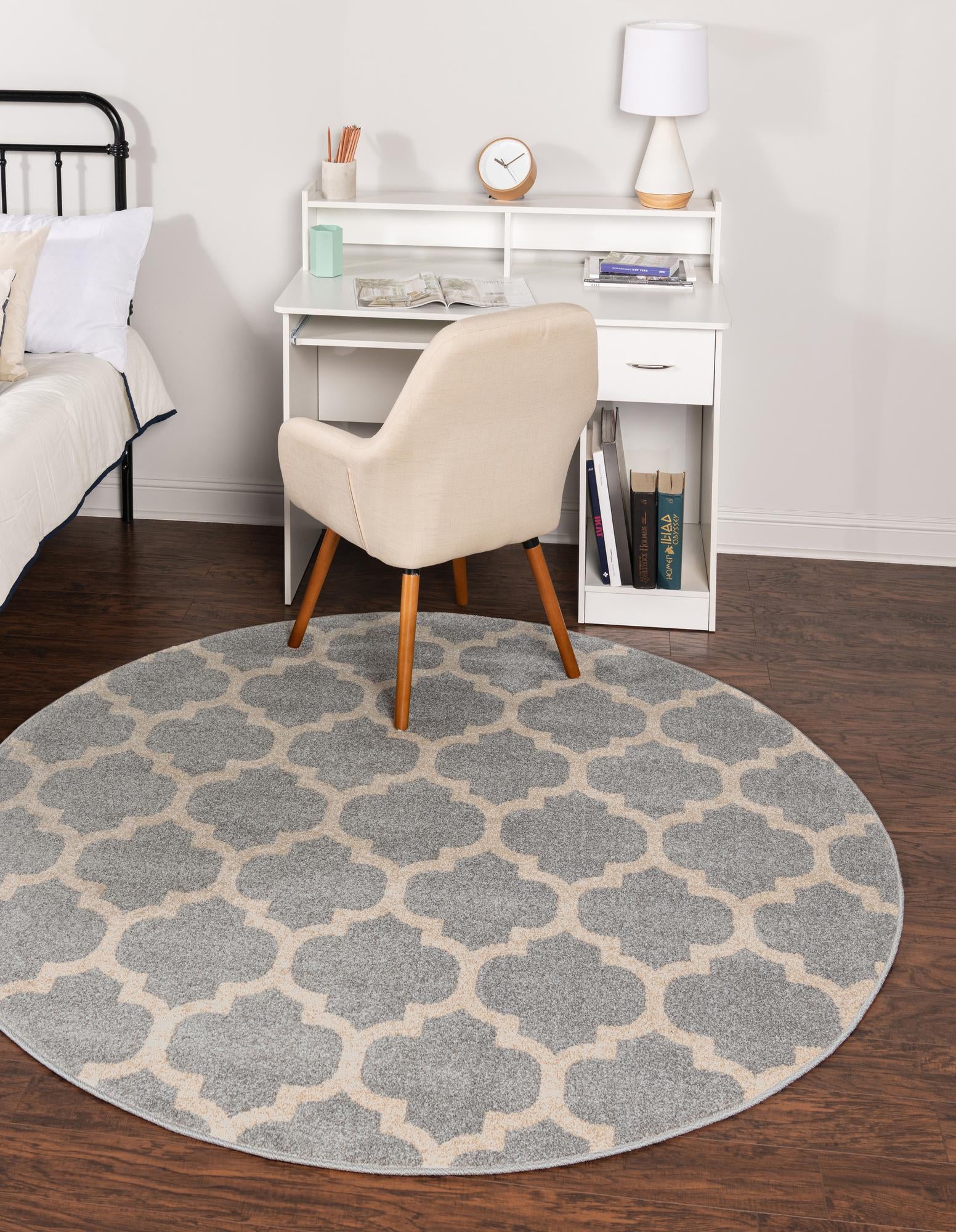 Light Gray Trellis Round Rug