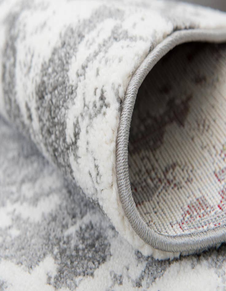 Detail image of 4' x 4' Veneto Round Rug