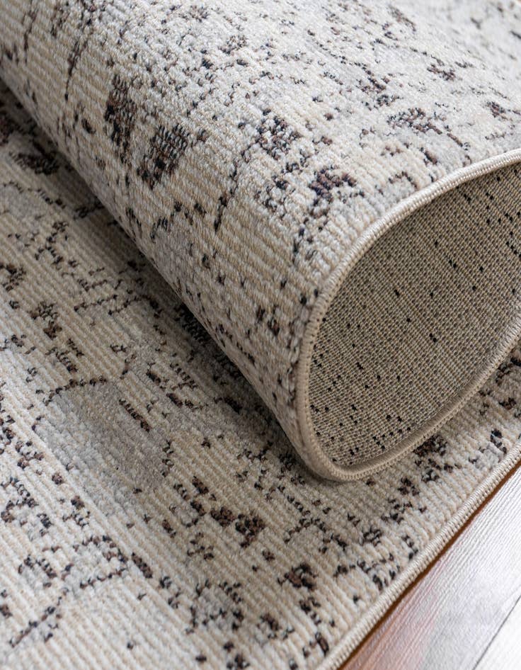 Detail image of 2' 2 x 6' Amulet Runner Rug