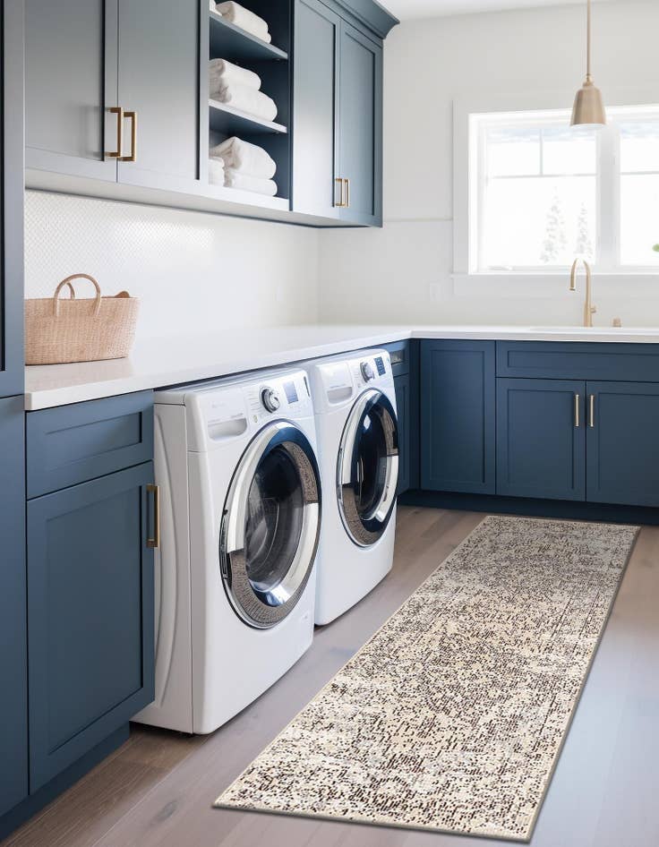 Detail image of 2' 2 x 6' Amulet Runner Rug