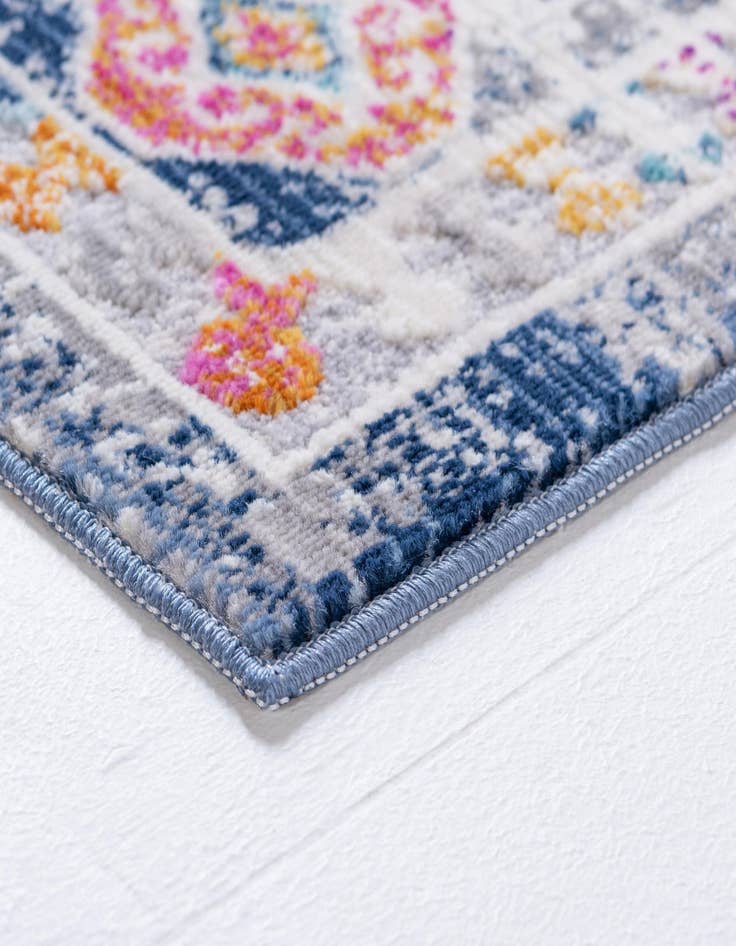 Detail image of 2' 7 x 9' 10 Budapest Runner Rug