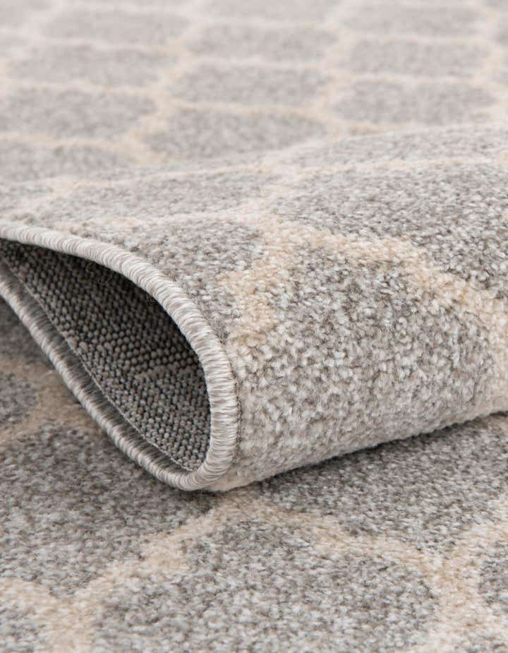 2' 7 x 16' 5 Lattice Runner Rug
