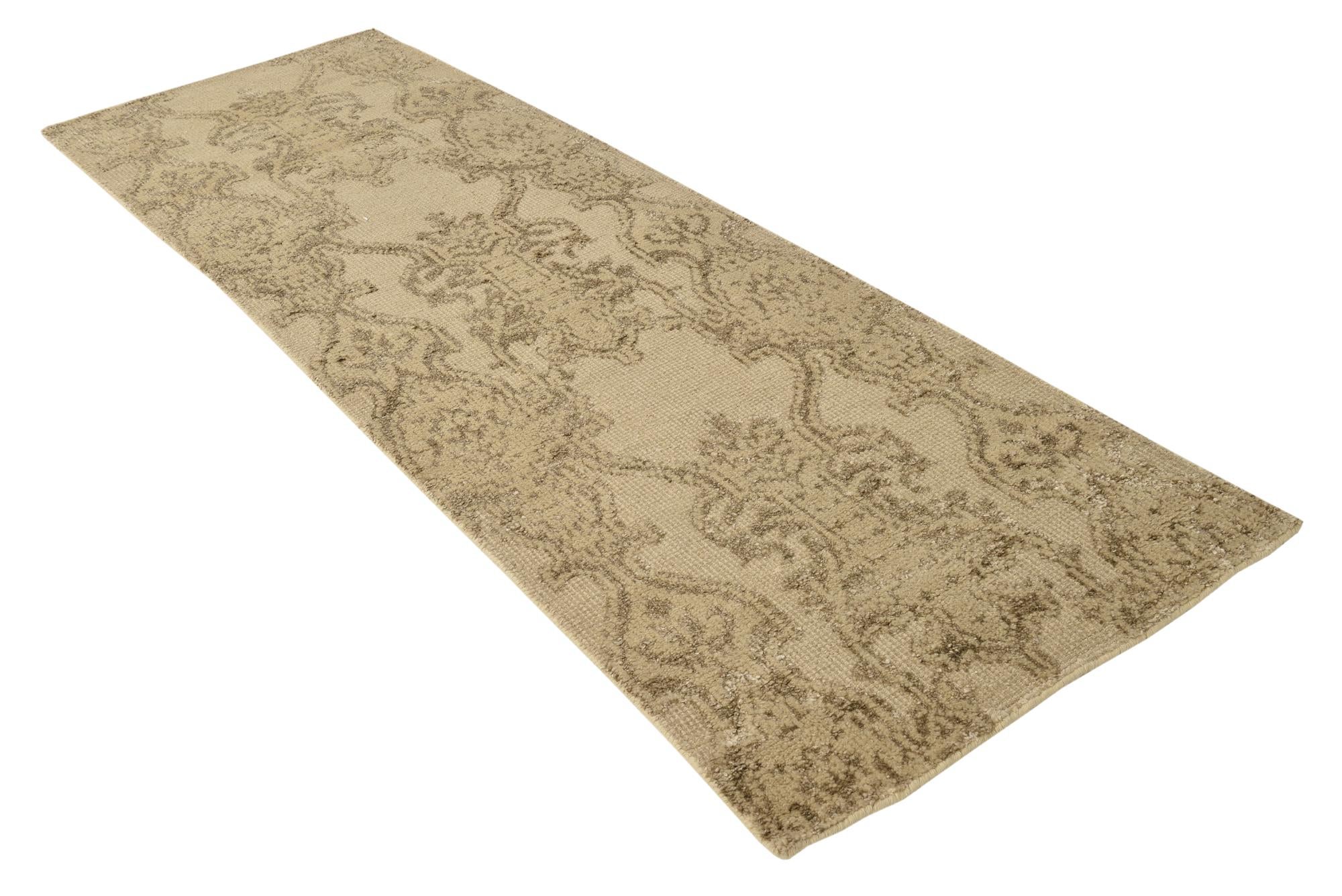2' 10 x 8' 8 Hand Knotted Luna Runner Rug