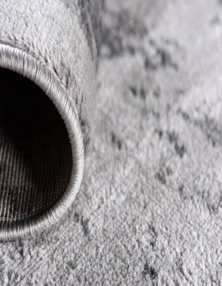 Detail image of 2' x 6' 9 Metropolis Runner Rug