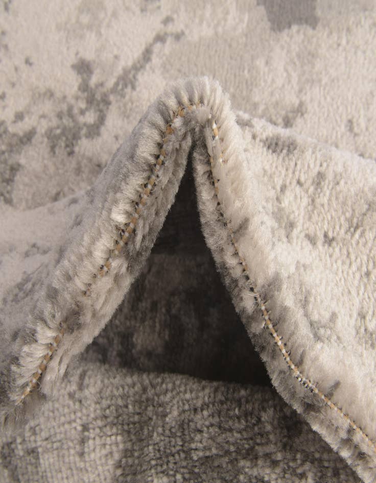 Detail image of 2' x 6' 9 Metropolis Runner Rug