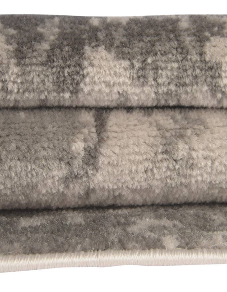 Detail image of 2' x 6' 9 Metropolis Runner Rug