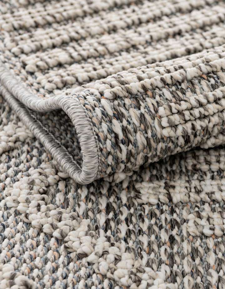 2' 7 x 12' Easy-Clean Lattice Indoor / Outdoor Runner Rug