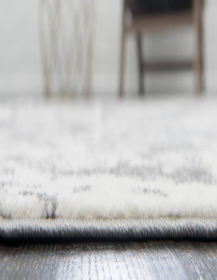 Detail image of 2' x 6' Veneto Runner Rug