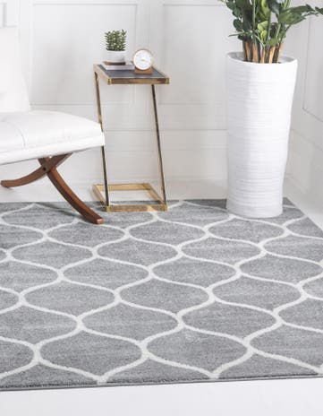 7' x 7' Lattice Frieze Square Rug