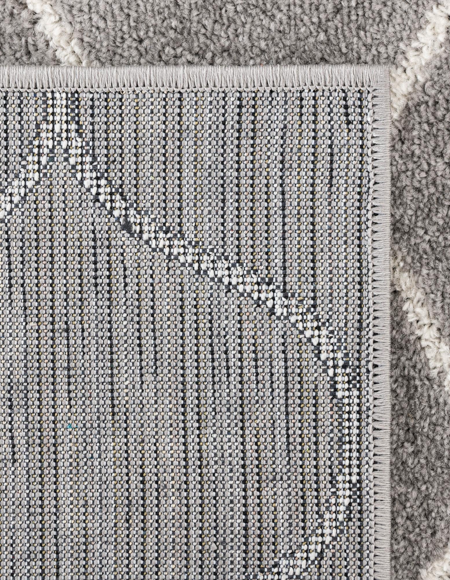 5' 3 x 5' 3 Lattice Frieze Square Rug