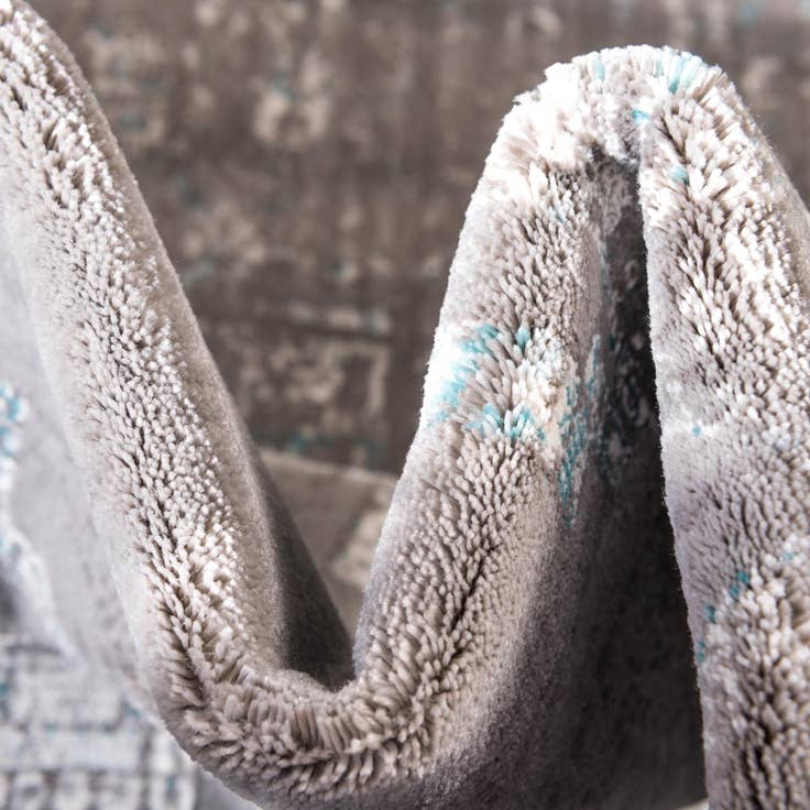 Detail image of 4' x 4' New Vintage Square Rug