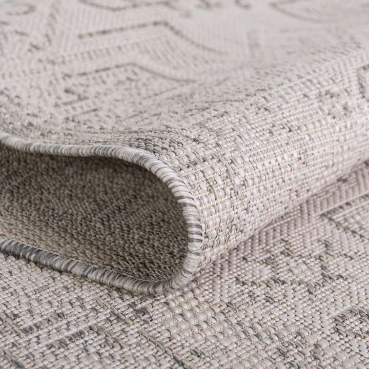 5' 3 x 5' 3 Easy-Clean Aztec Indoor / Outdoor Square Rug