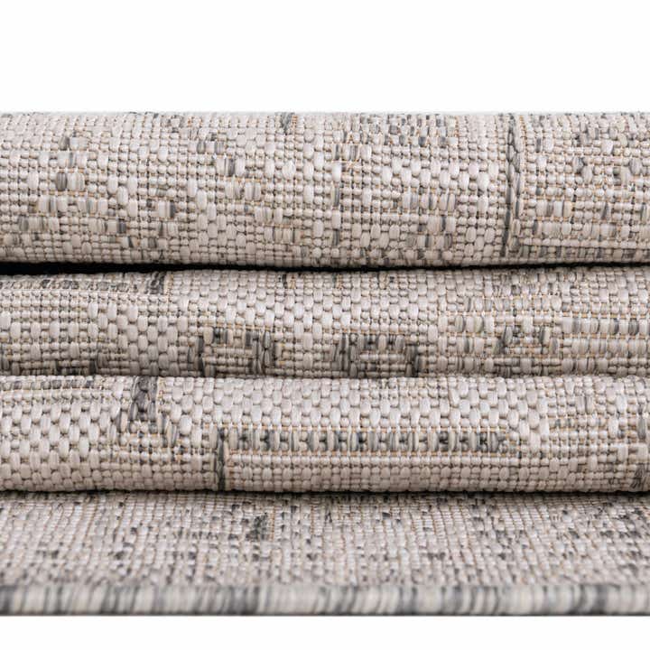 5' 3 x 5' 3 Easy-Clean Aztec Indoor / Outdoor Square Rug