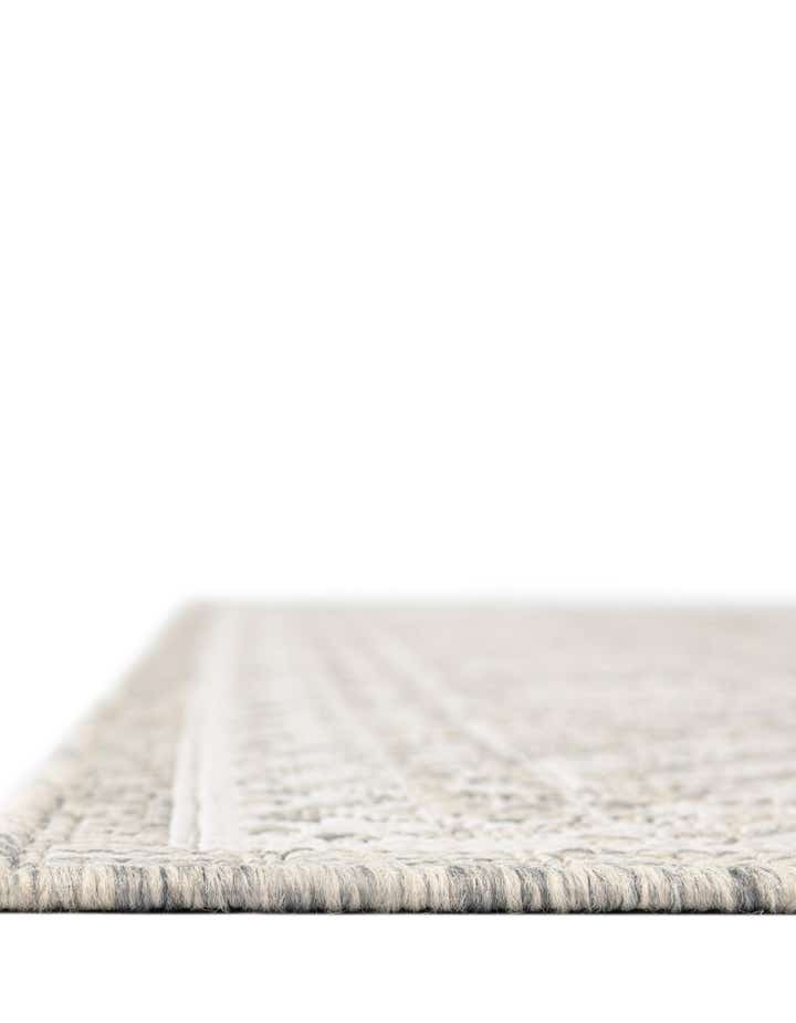7' 10 x 7' 10 Easy-Clean Aztec Indoor / Outdoor Square Rug
