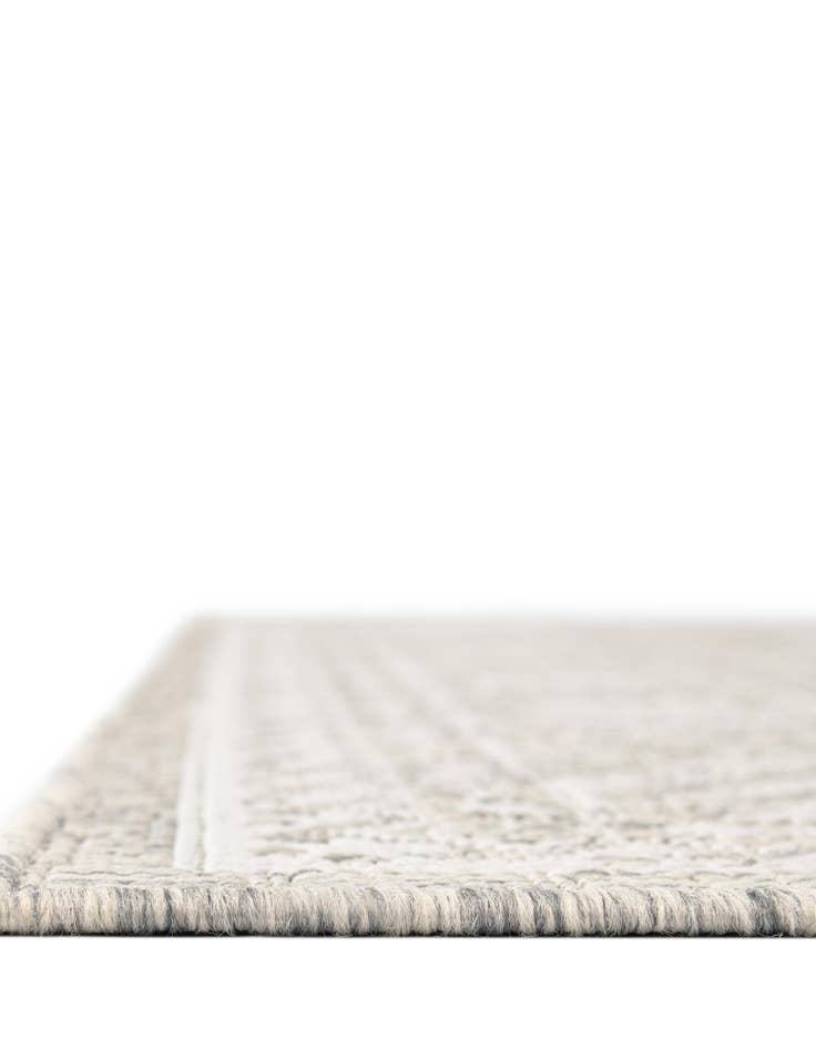 Detail image of 7' 10 x 7' 10 Easy-Clean Aztec Indoor / Outdoor Square Rug