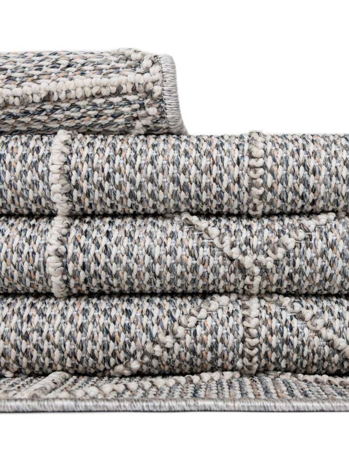 7' 10 x 7' 10 Easy-Clean Lattice Indoor / Outdoor Square Rug