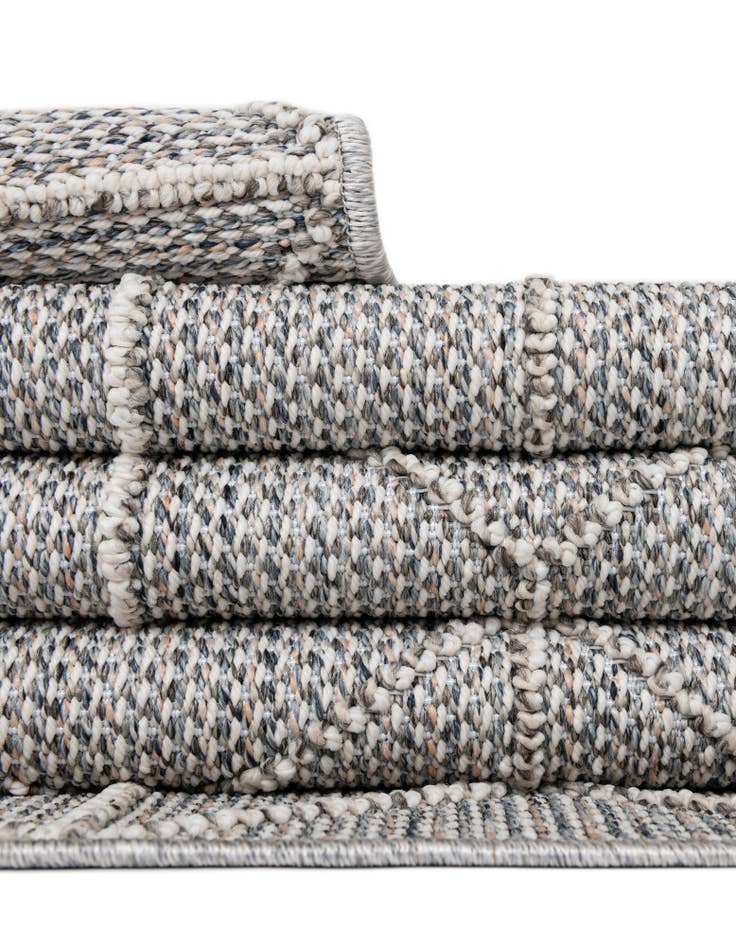 Detail image of 7' 10 x 7' 10 Easy-Clean Lattice Indoor / Outdoor Square Rug