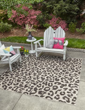 Light Gray Easy-Clean Safari Indoor / Outdoor Square Rug